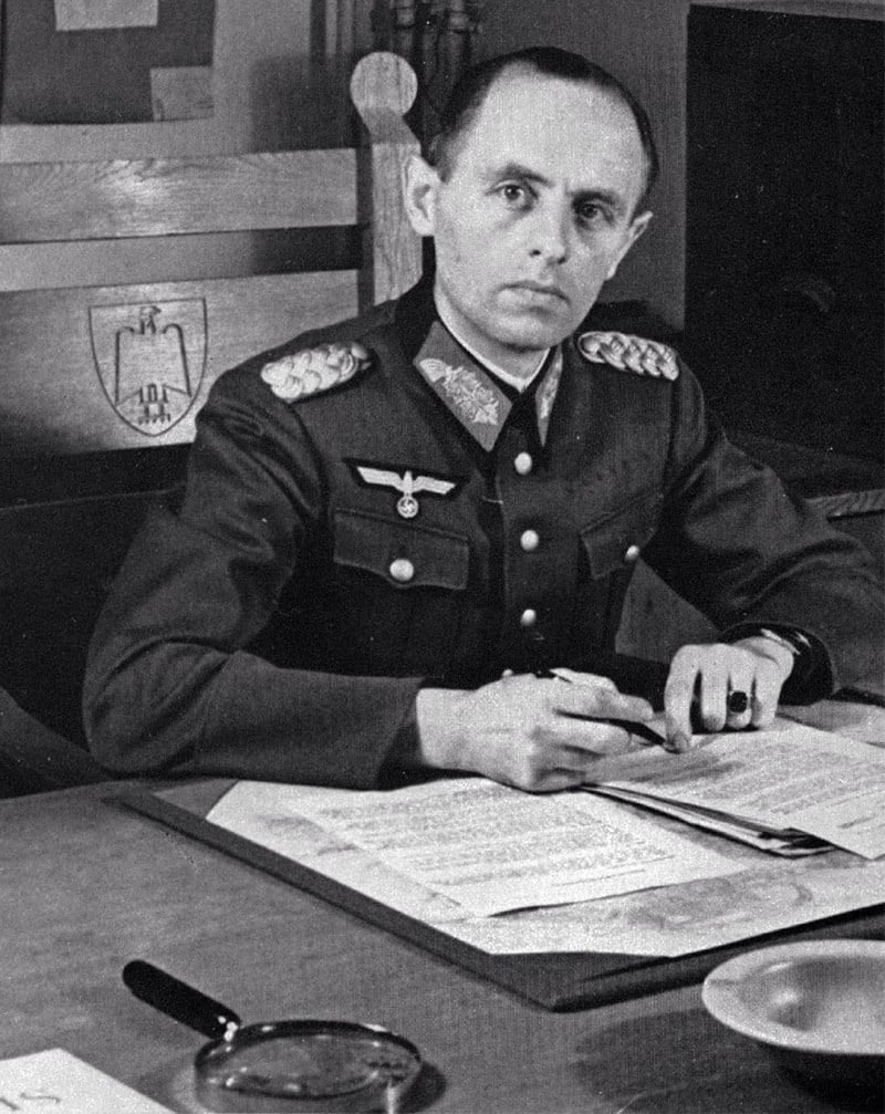 Рейнхард Гелен, генерал-лейтенант вермахта, глава разведывательно-аналитического управления «Иностранные армии востока», создатель и первый руководитель западногерманской политической разведки (БНД). 1943 г.
