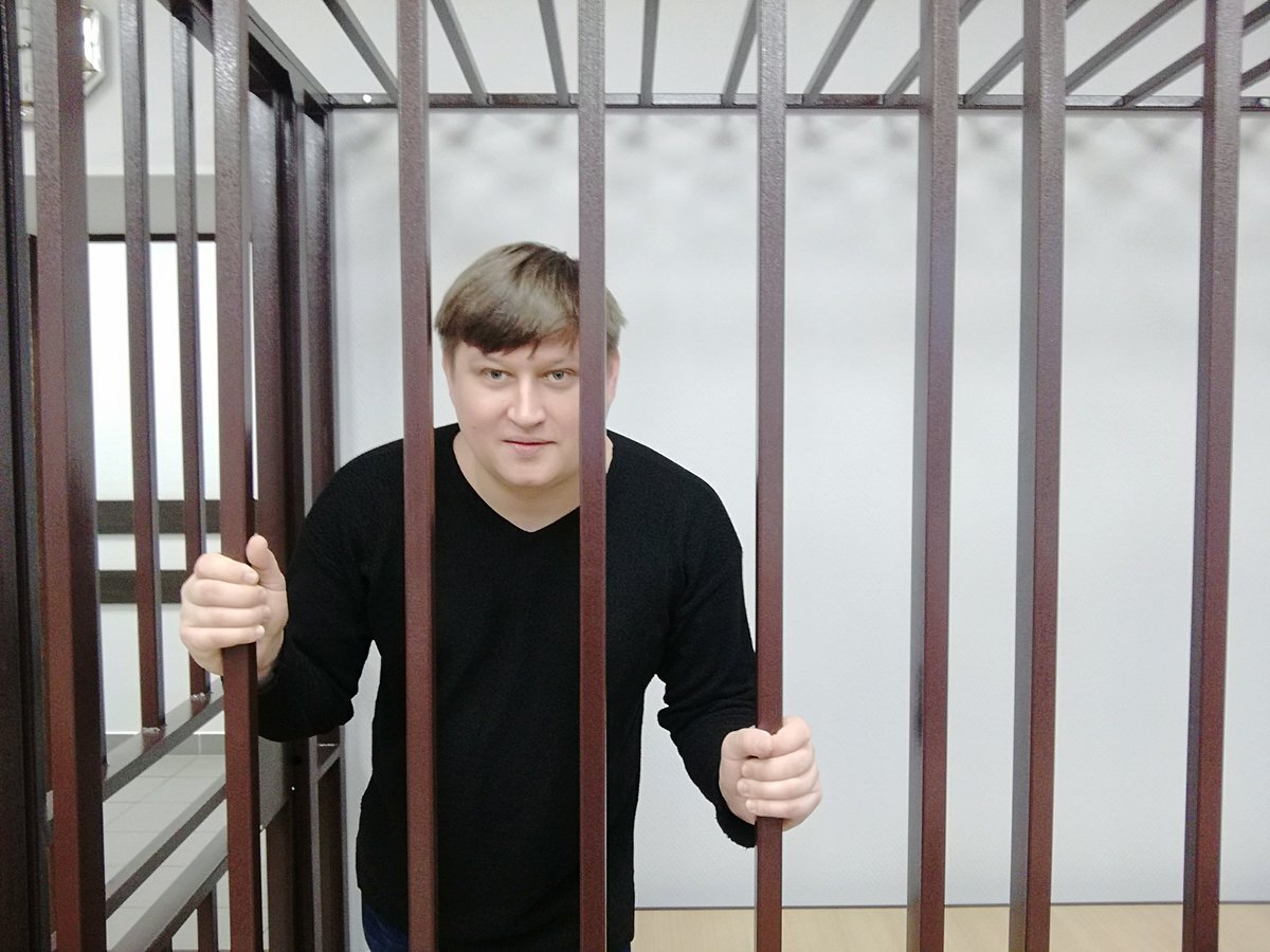Кирилл Валерьевич Ишутин (включен в реестр иностранных агентов), оппозиционный активист, сооснователь и редактор Интернет-издания «Довод». В 2022 г. покинул Россию. Источник: https://avatars.dzeninfra.ru/get-zen_doc/3381150/pub_5fca2c90788eda75c72d2758_5fca2c9bc26ad131b6935b12/scale_12o0