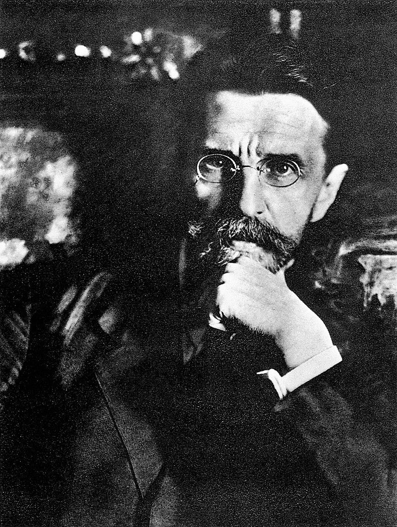 Вацлав Вацлавович Воровский, революционер, публицист и литературный критик. Один из первых советских дипломатов. 1923 г.