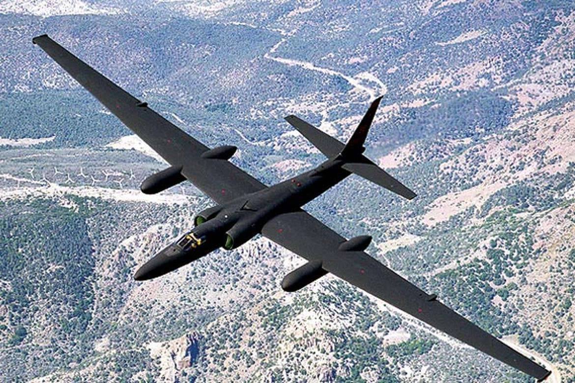 Американский самолет-разведчик У-2 во время испытательного полета. Первый самолет этой марки был создан корпорацией «Локхид Мартин» в июле 1955 г. с санкции президента Д. Эйзенхауэра и директора ЦРУ А. Даллеса.
